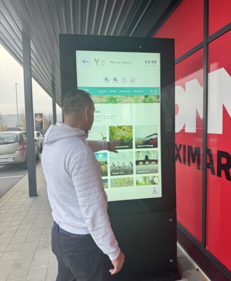 Digitalni info totemi – vaš vodič kroz destinaciju